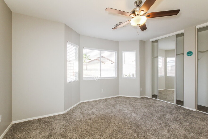 Building Photo - 12438 W Willow Ave