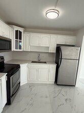 Building Photo - 1005E