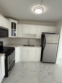 Building Photo - 1005E