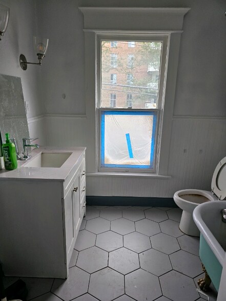 Building Photo - 1203 York St