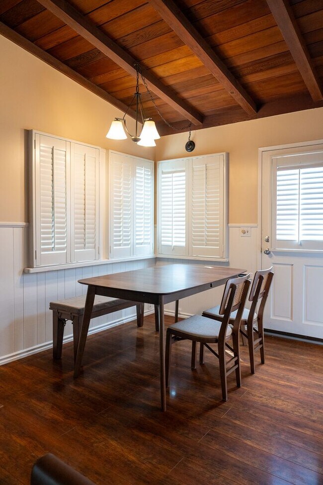 Building Photo - Peaceful Cottage Home w/ 3B2B