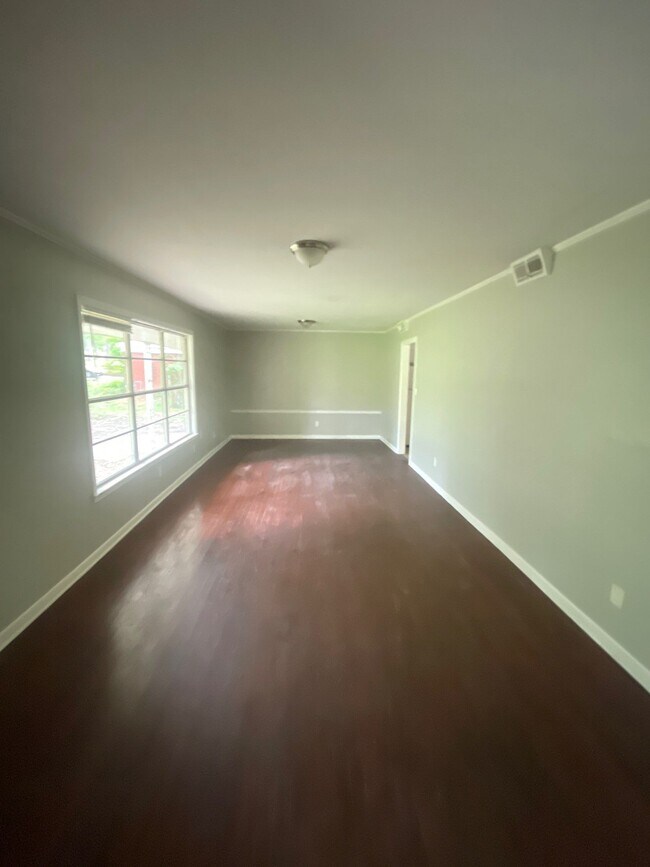 Building Photo - 2718 E Benwood Dr