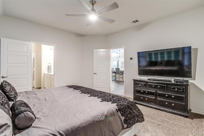 Building Photo - 3309 Comal Dr