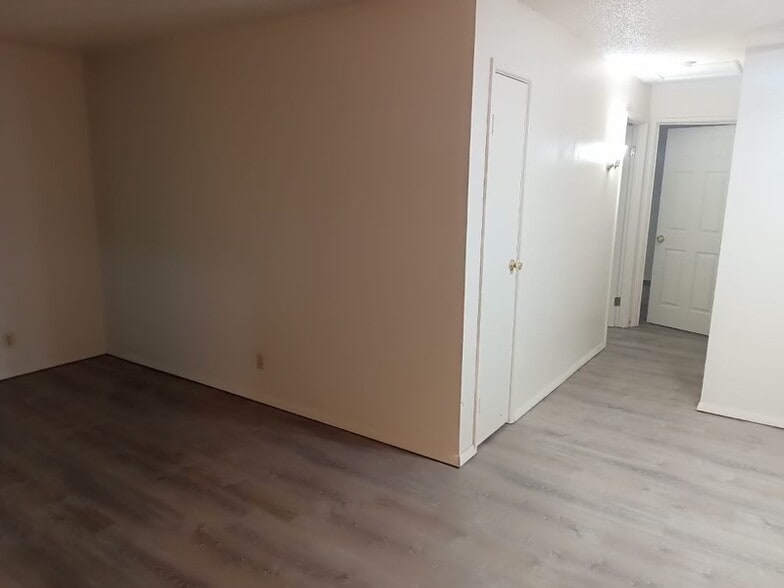 Building Photo - 32 Woodglen Apartment
