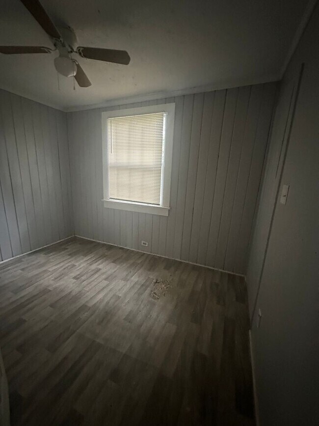 Building Photo - 1126 Brentwood Ave