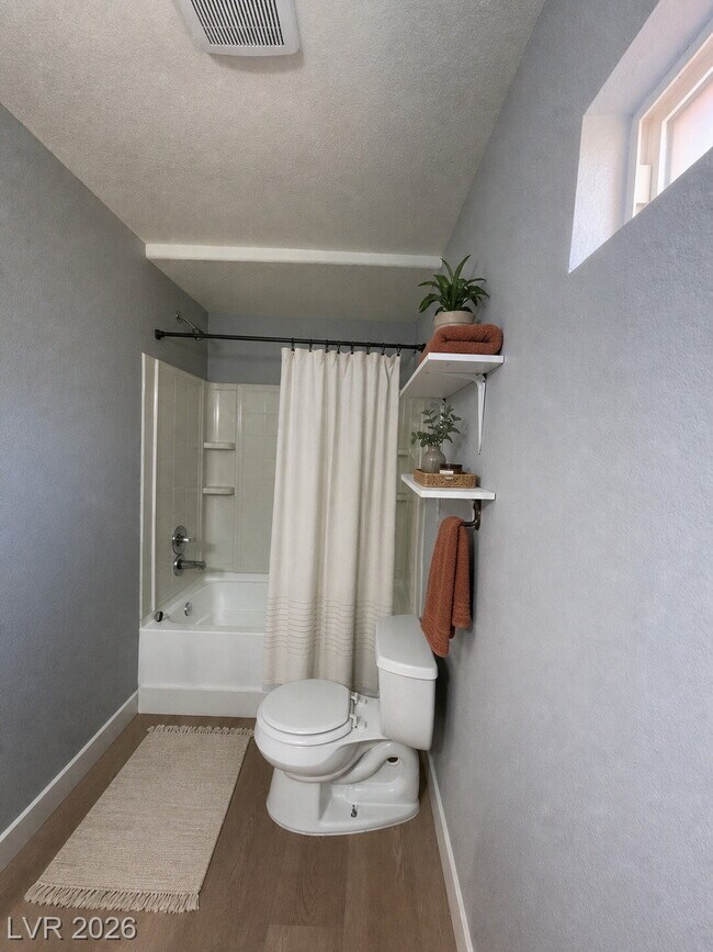 Building Photo - 3-Bed Duplex! Perfectly situated near shopping, dining, and everyday essentials– Spacious 1000 Sq...