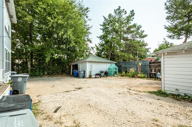 Building Photo - 5918 La Vista Dr