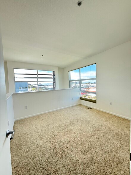 Building Photo - 6466 Hollis St