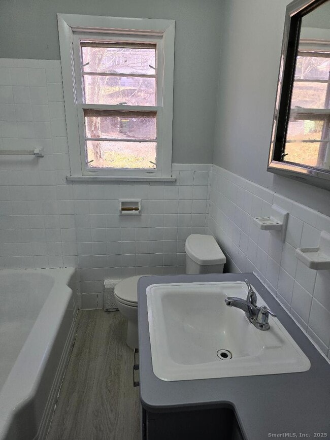 Building Photo - 401 Farmington Ave