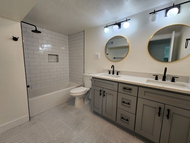 Building Photo - East Bench Luxury Bungalow - Fully Renovated and STUNNING!