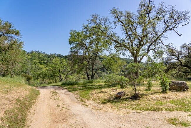 Building Photo - 3700 Las Pilitas Rd