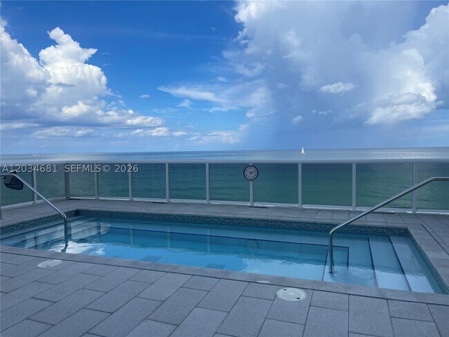 Building Photo - 16001 Collins Ave