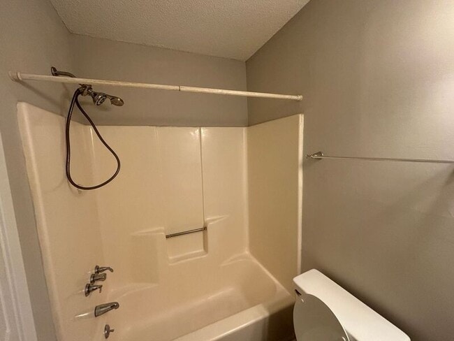 Building Photo - 6241 Rolling Fork Rd