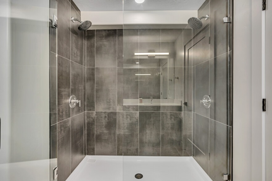 Building Photo - 833 S 800 E