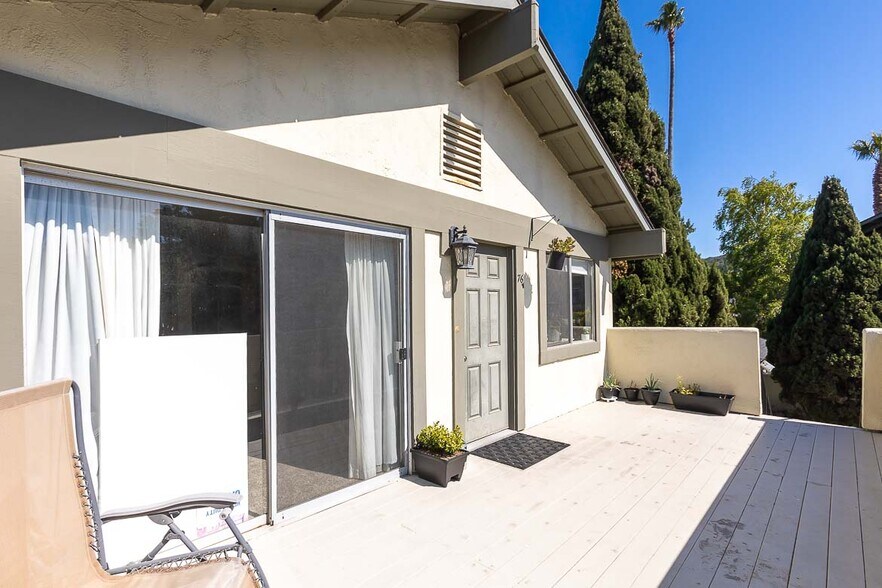 Building Photo - 1750 Prefumo Canyon Rd