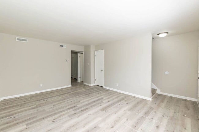 Building Photo - 207 Johnson St