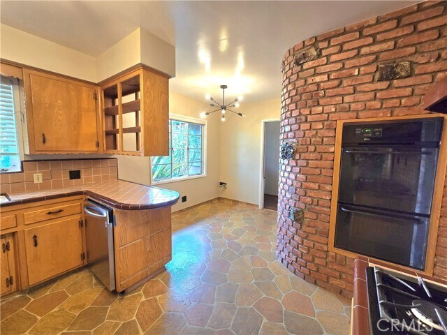 Building Photo - 932 W Granada Ct