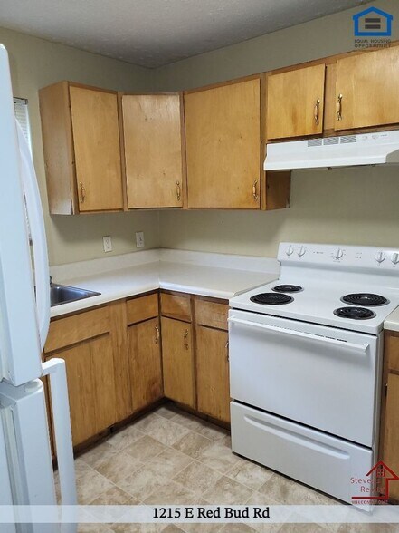 Building Photo - 1215 E Red Bud Rd