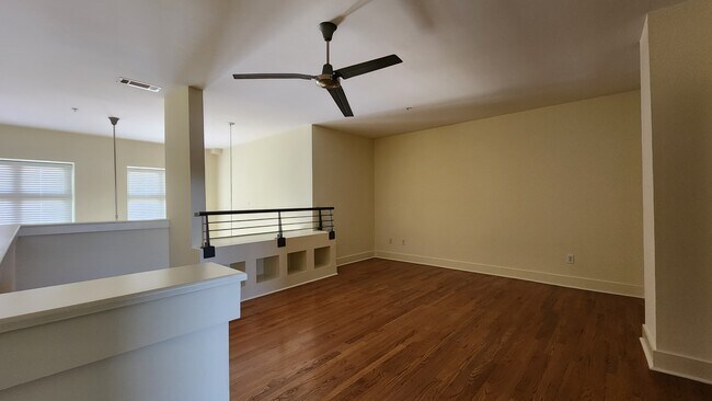 Building Photo - 1245 Caroline St NE