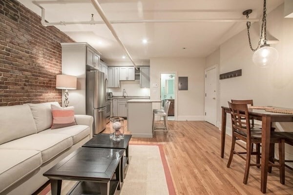 Building Photo - 394 Marlborough St