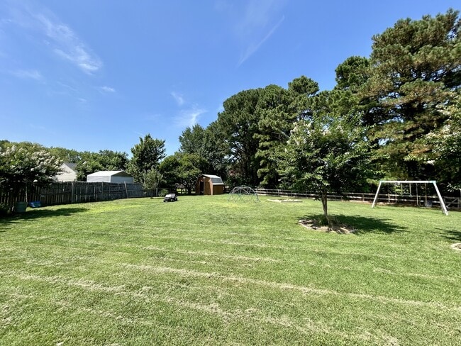 Building Photo - 1701 Everest Cir