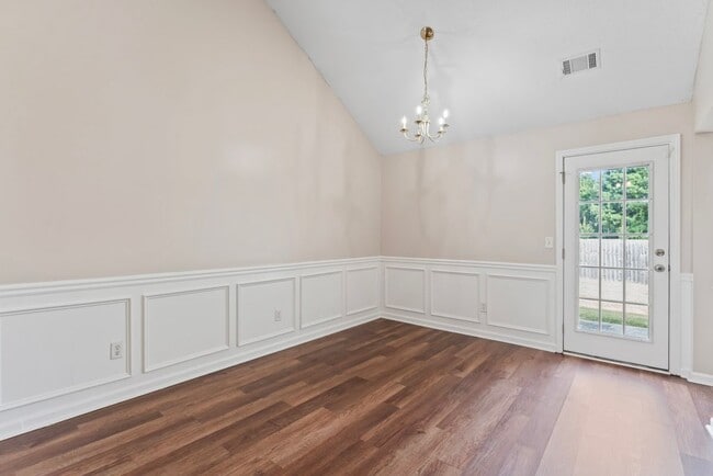 Building Photo - 1650 Deer Crossing Terrace