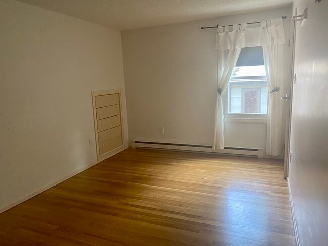 Building Photo - 21 Rangeway St