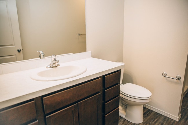 Building Photo - 302 S Marigold Ln