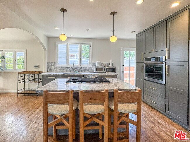Building Photo - 345 Westbourne Dr