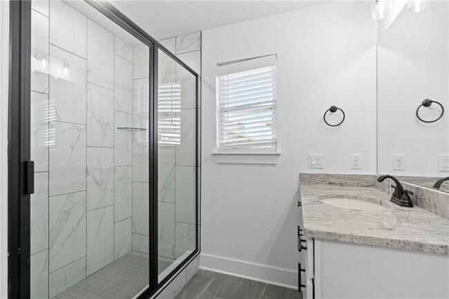 Building Photo - 4206 SW Adams Rd