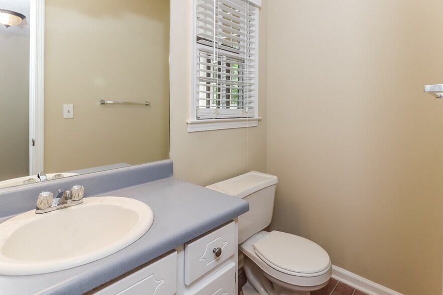 Building Photo - 2035 Castle Royale Dr