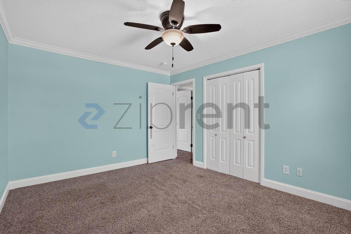 Building Photo - Unit