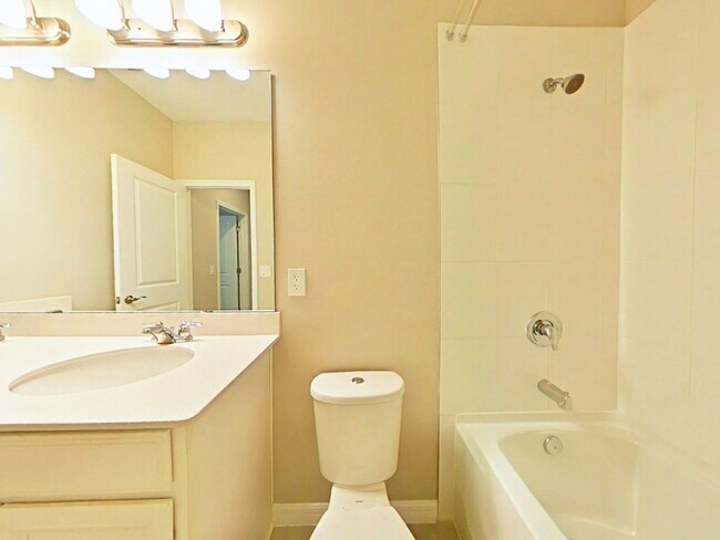 Building Photo - Coming Soon! Gorgeous Townhome For Rent in Horizon West Winter Garden  just west of Disney off th...