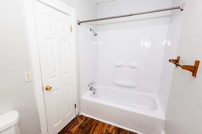 Building Photo - 9903 Sladden Ave