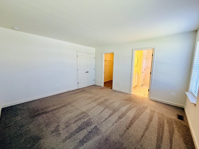 Building Photo - 43 Horse Trail Ln