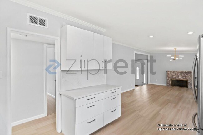 Building Photo - 1114 Lily Ave