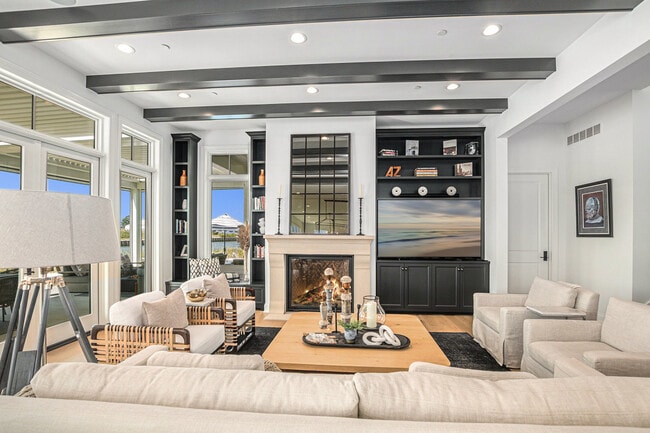 Building Photo - 6736 Saugatuck Bch Rd