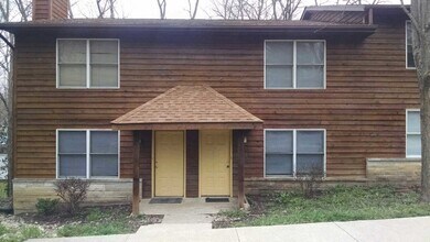 Building Photo - 2 Bedroom, 1.5 bath Townhouse: Cedar Grove...