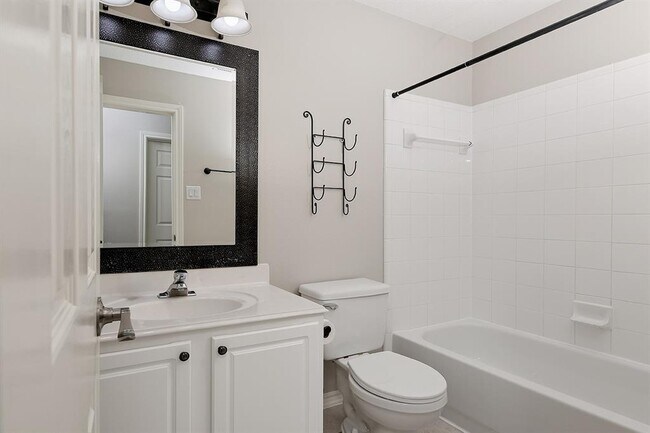 Building Photo - 11 Scenic Brook Ct