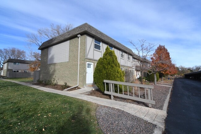 Building Photo - 5004 E Hinsdale Pl