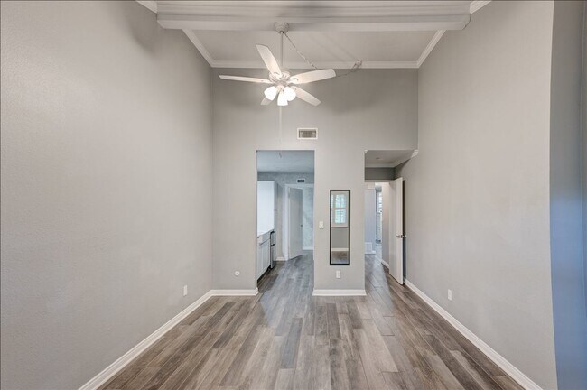 Building Photo - 7765 Saranac Pl