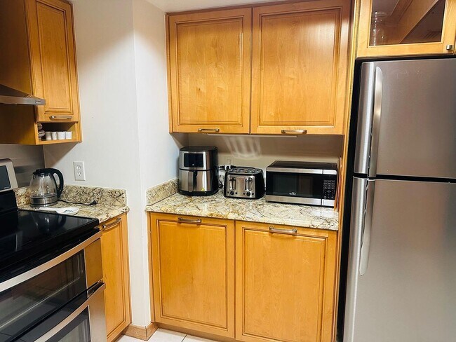 Building Photo - 1337 Center Ln