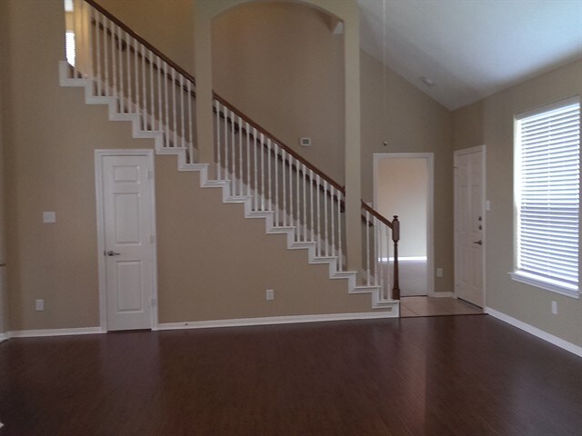 Building Photo - 25118 Auburn Terrace Dr