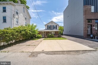 Building Photo - 239 Lemonte St