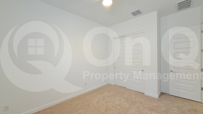 Building Photo - 10048 S Dutchman Dr