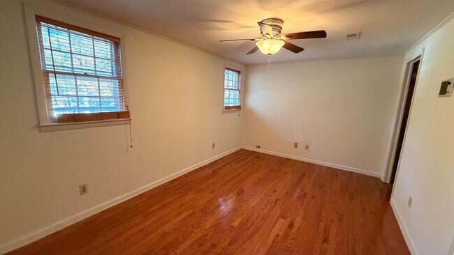 Building Photo - AVAILABLE NOW!