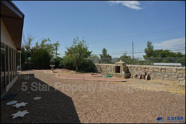 Building Photo - 6106 Tejas Dr