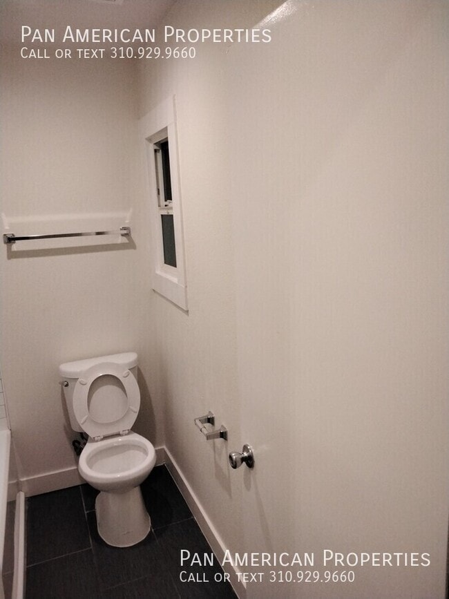 Building Photo - 6625 1/2 Crenshaw Blvd.-