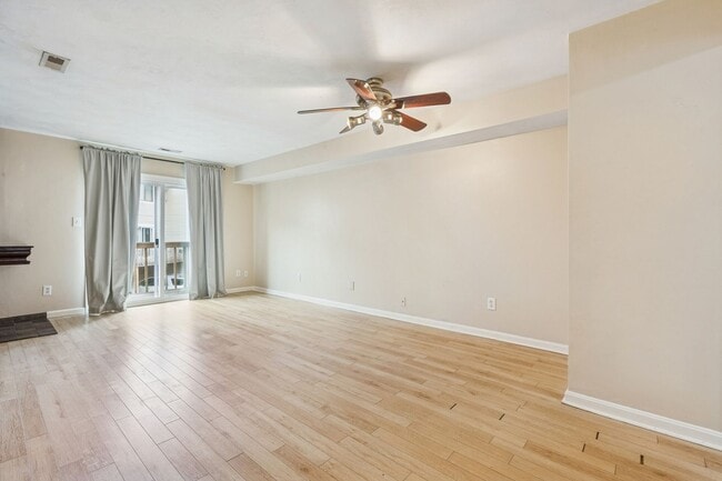 Building Photo - Norfolk condo across from Chesapeake Bay