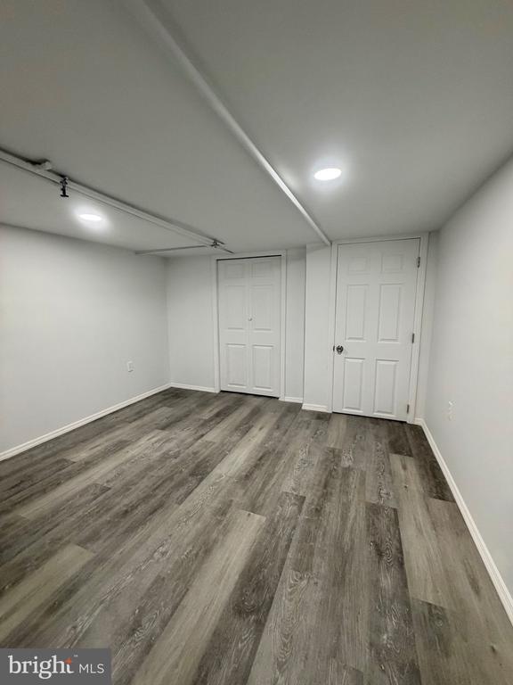 Building Photo - 23 Lily St